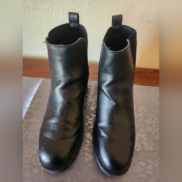 MIA Shoes Mia Colten Black Faux Leather Round Toe Block Heel